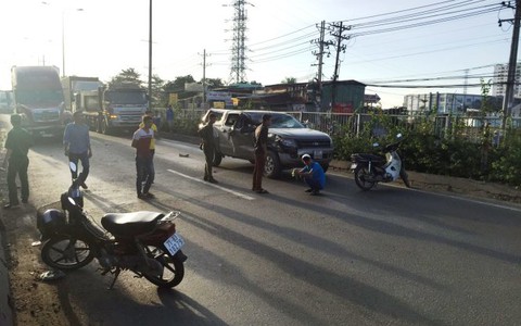 Quốc lộ 1 kẹt cứng sau tai nạn liên hoàn