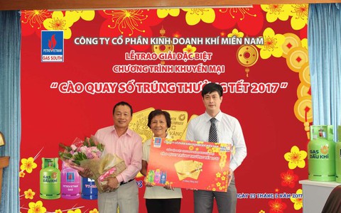 Cụ bà U80 nhận giải đặc biệt của Petrovietnam Gas