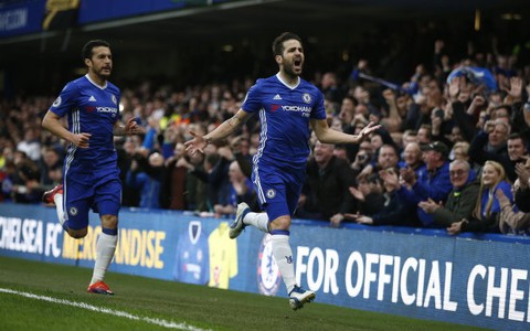 Đá bại Swansea 3-1, Chelsea bỏ xa M.C 11 điểm