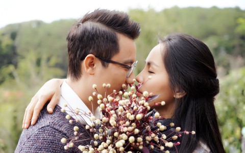 Vợ, con Hoàng Bách cùng đóng MV Vì nụ cười em