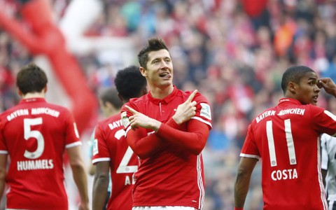 Lewandowski lập cú đúp, B.M thẳng tiến đến ngôi vô địch