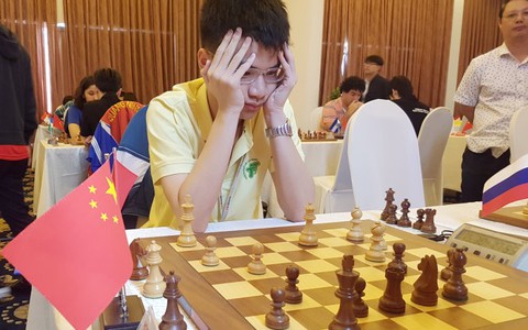 Nguyễn Anh Khôi đánh bại tuyển thủ Trung Quốc Lu Shanglei