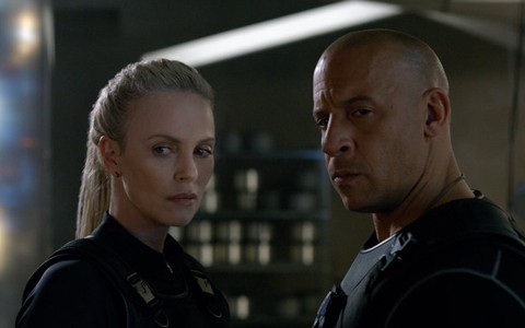 Ba gã đầu trọc và bông hồng gai của Fast & Furious 8