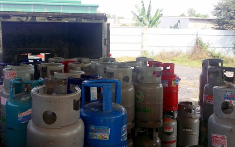 Phát hiện cơ sở sang chiết gas trái phép trong vườn tràm