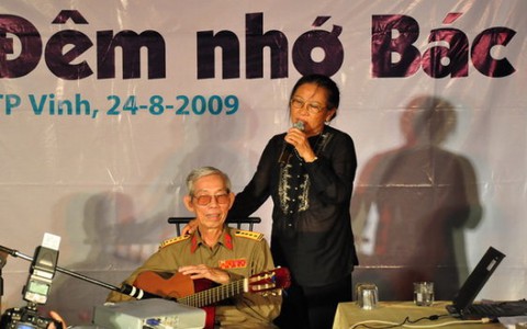 Thứ trưởng Bộ VH-TT&DL: Cấm Màu hoa đỏ là điều vô lý