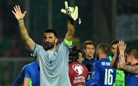Ý thắng dễ Albania trong trận cầu thứ 1000 của Buffon