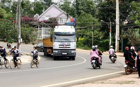 Nâng cấp 'con đường bôxit' thành quốc lộ