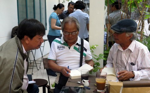 'Văn tôi như xe đò, tải gì được là tải...'