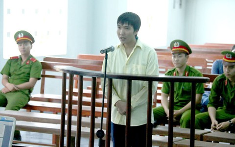 Tống tiền người xây dựng trái phép, phóng viên lãnh 15 tháng tù