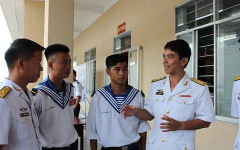 Lính tàu săn ngầm đại hội Đoàn