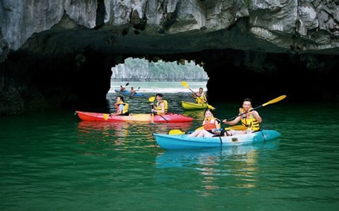 Cấm tàu cao tốc, kayak được chèo trên vịnh Hạ Long