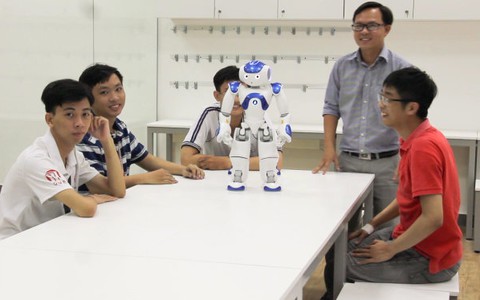 Khóa học lập trình miễn phí với robot cho học sinh