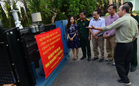 Tặng Trung tâm y tế Trường Sa máy phát điện 860 triệu đồng