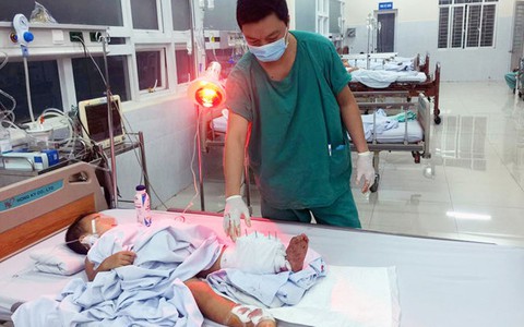 Bé trai 32 tháng tuổi bị tàu lửa cán đứt lìa cẳng chân