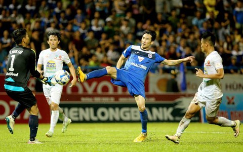 Hoàng Anh Gia Lai gặp khó trên sân Cẩm Phả