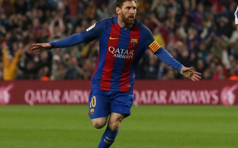 Messi lập cú đúp, Barcelona tiếp tục bám đuổi Real