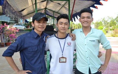 Thử nghiệm thành công ôtô 20 chỗ chạy bằng... đạp