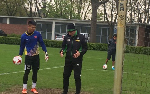 Thủ môn tuyển U-20 VN được HLV Đức huấn luyện