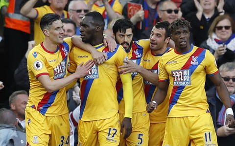 Benteke lập cú đúp, Crystal Palace hạ gục Lierpool tại Anfield