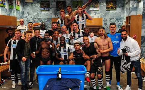 Newcastle trở lại Premier League