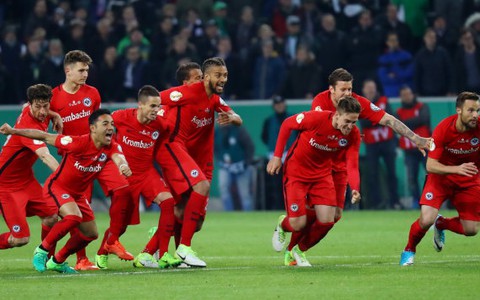Điểm tin sáng 26-4: Frankfurt vào chung kết Cúp quốc gia Đức