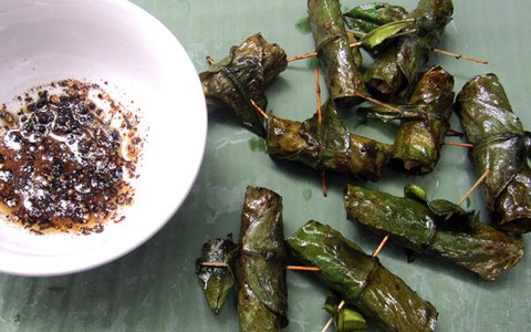Lạ miệng với món chả cuốn lá bưởi