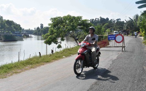 Xuất hiện vết nứt kéo dài 250m cặp kênh ông Chưởng, An Giang