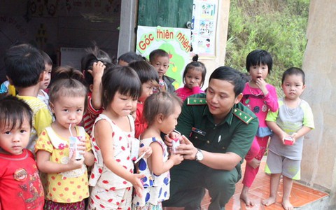 Chuyện của Phạm Tuân và những đứa trẻ vùng cao