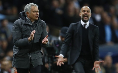 HLV Mourinho mỉa mai Aguero
