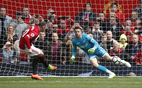 Swansea cầm chân M.U tại Old Trafford