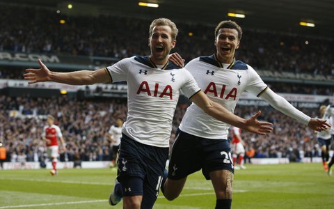 Đá bại Arsenal, Tottenham tiếp tục bám đuổi Chelsea