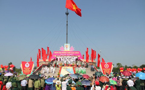 Thiêng liêng lễ thượng cờ mừng ngày thống nhất đất nước