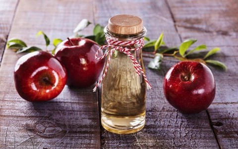 7 bí quyết chăm sóc da và tóc bằng giấm táo