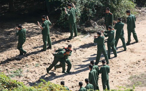 Binh sĩ Trung Quốc được dạy ra lệnh bằng tiếng Hàn