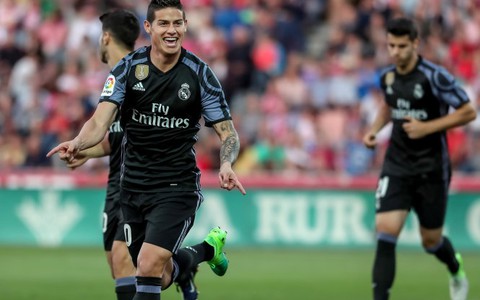 Đại thắng Granada, R.M tiếp tục bám đuổi Barca