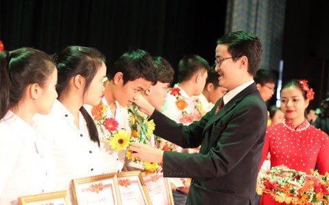 Học bổng cho thí sinh xét tuyển bằng học bạ THPT