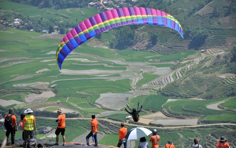 Khai mạc Festival dù lượn mùa nước đổ Mù Căng Chải