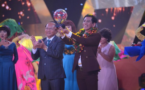 Ca sĩ Đức Minh đăng quang quán quân Tình Bolero hoan ca
