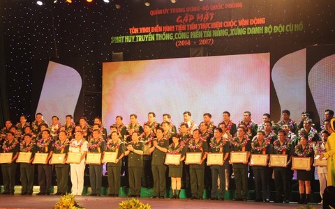 Tôn vinh 127 gương điển hình tiên tiến toàn quân