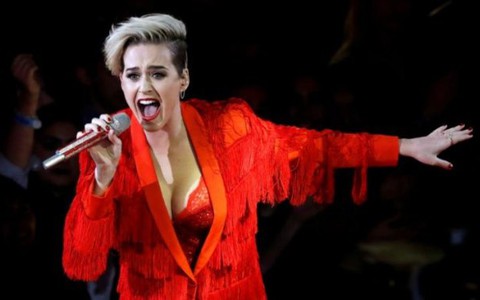 Katy Perry làm giám khảo American Idol