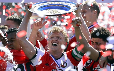 Điểm tin sáng 18-5: Kuyt giải nghệ ở tuổi 36