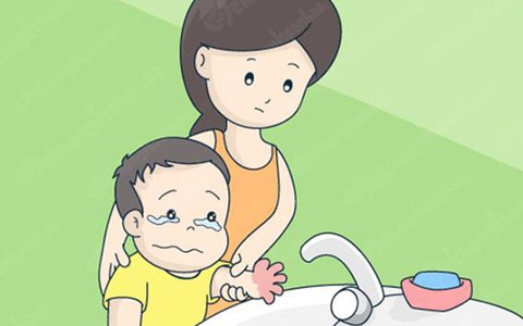 Làm gì khi trẻ bị bỏng?