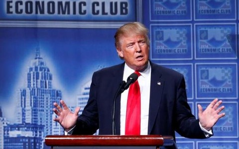 Ông Trump bác bỏ việc ‘ép uổng’ ông Comey