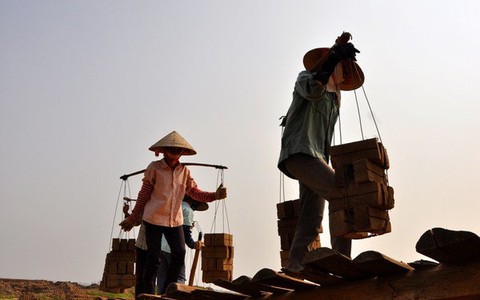 Thương người phụ nữ quê mình