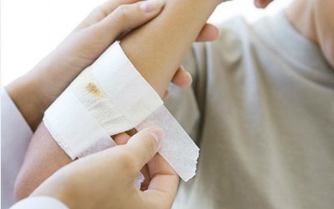 Chớ xem thường những vết thương nhỏ “trầy da chút xíu”