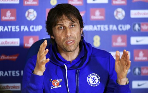 HLV Conte: “Tôi sẽ hút thuốc nếu Chelsea vô địch”