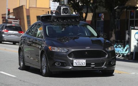 Yếu thế trong vụ kiện xe tự lái, Uber sa thải nhân viên