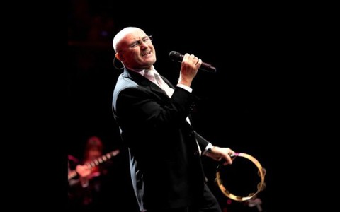Phil Collins hoãn show ở London vì nhập viện