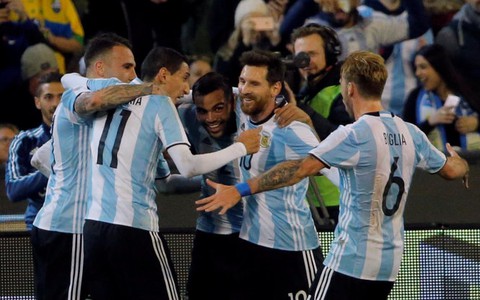 Argentina đá bại Brazil trong trận ra mắt của HLV Sampaoli
