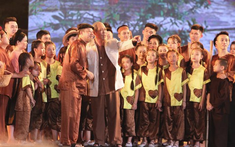 Lắng đọng chương trình “Đêm nghe hát đò đưa nhớ Bác”